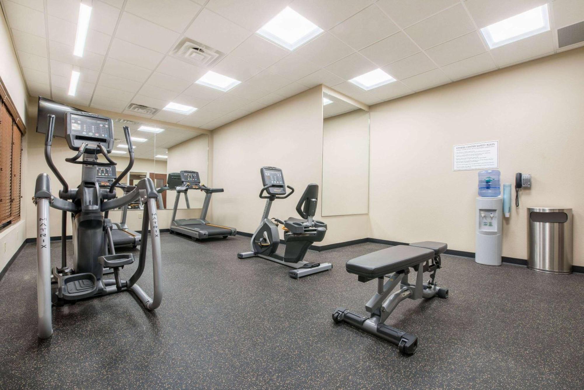 Hawthorn Suites By Wyndham Bridgeport Extérieur photo
